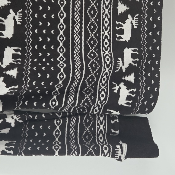 Cuddl Duds Black and White Velour Pajamas - Picture 6 of 16